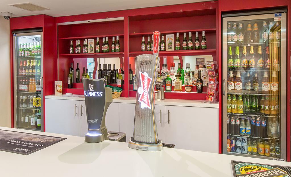 Redwings Lodge Wolverhampton Central Eksteriør bilde