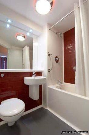 Redwings Lodge Wolverhampton Central Eksteriør bilde
