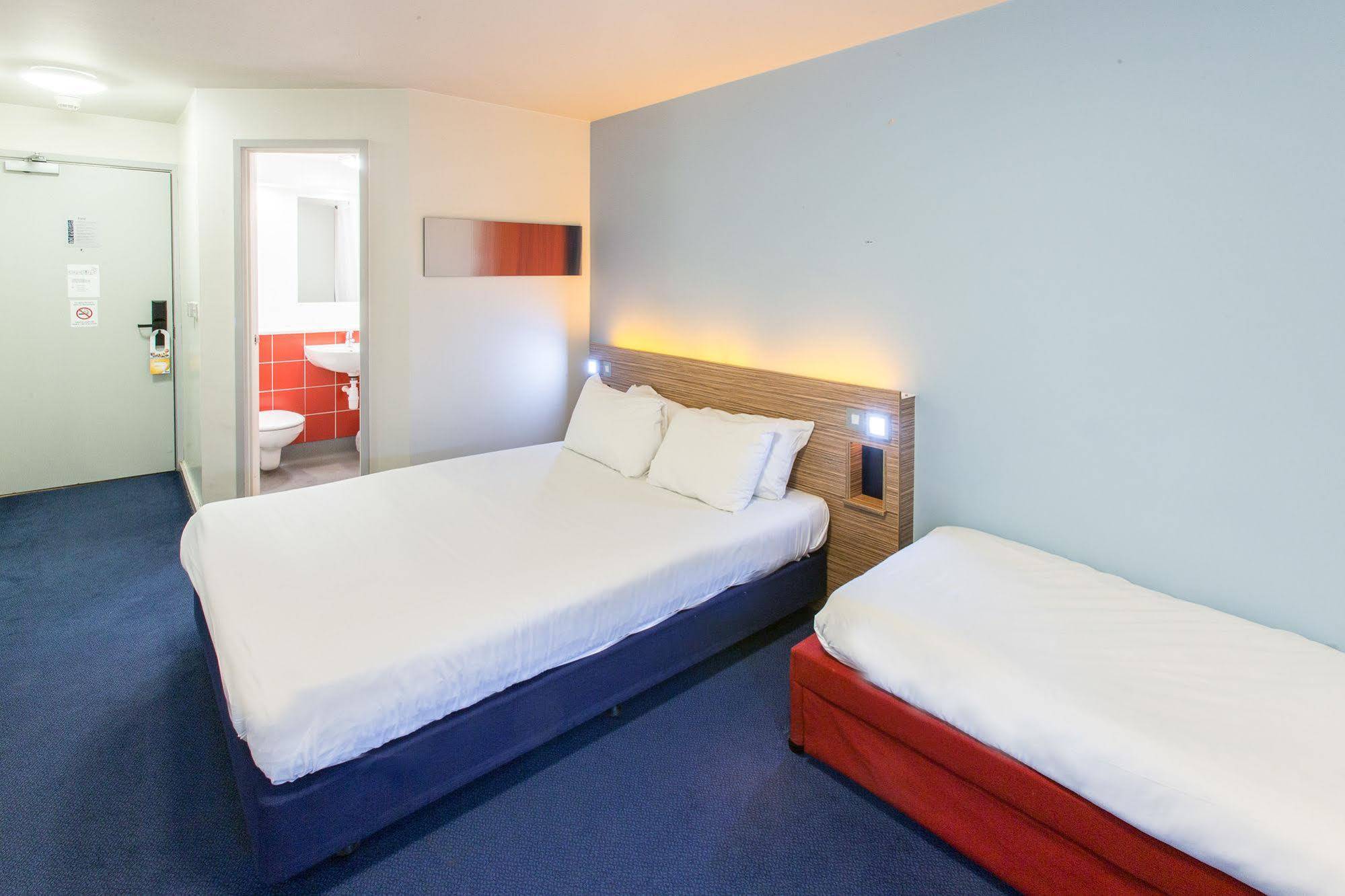 Redwings Lodge Wolverhampton Central Eksteriør bilde