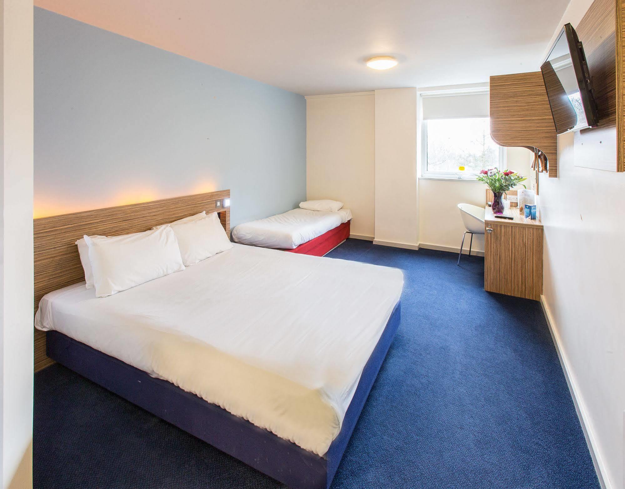 Redwings Lodge Wolverhampton Central Eksteriør bilde