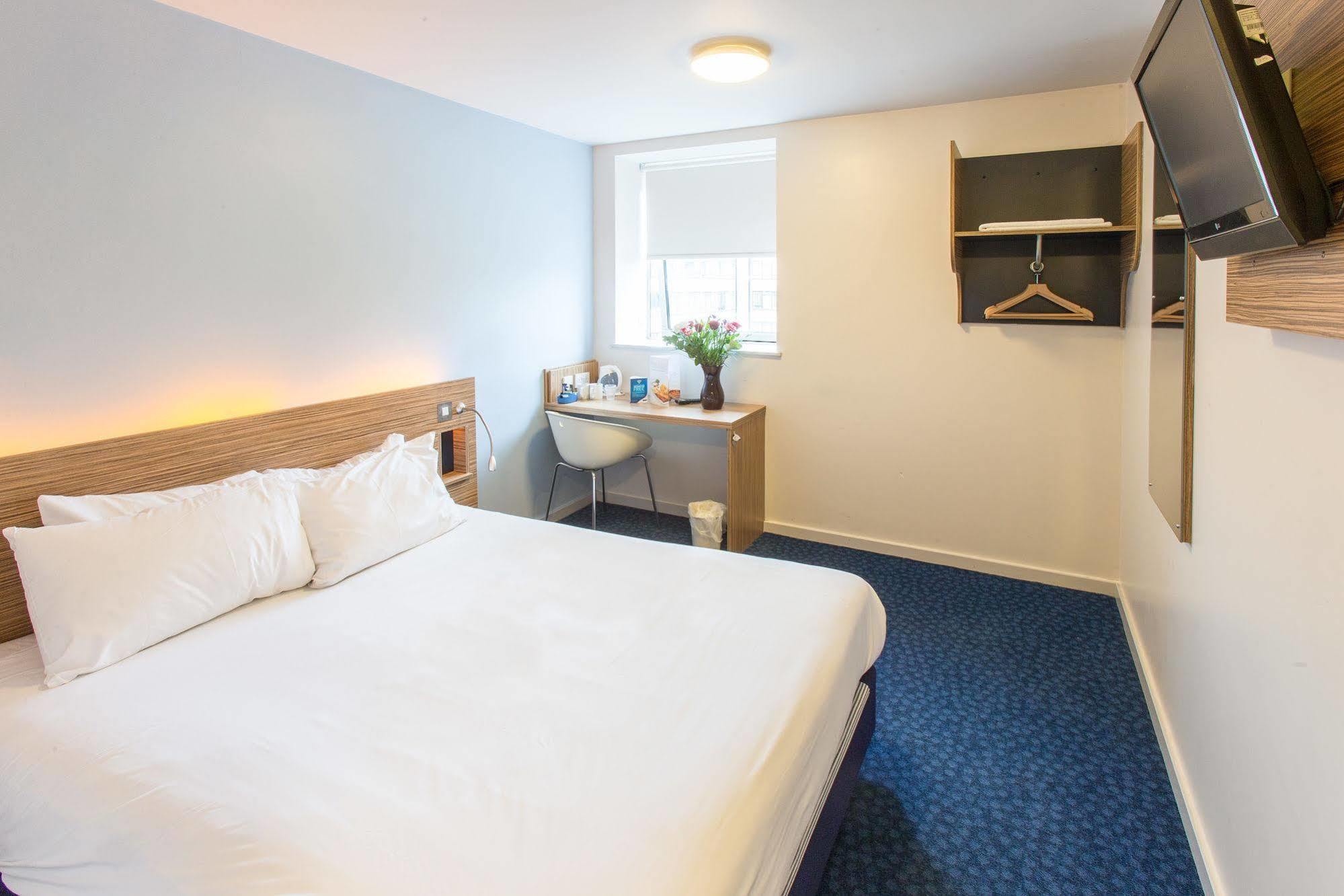 Redwings Lodge Wolverhampton Central Eksteriør bilde