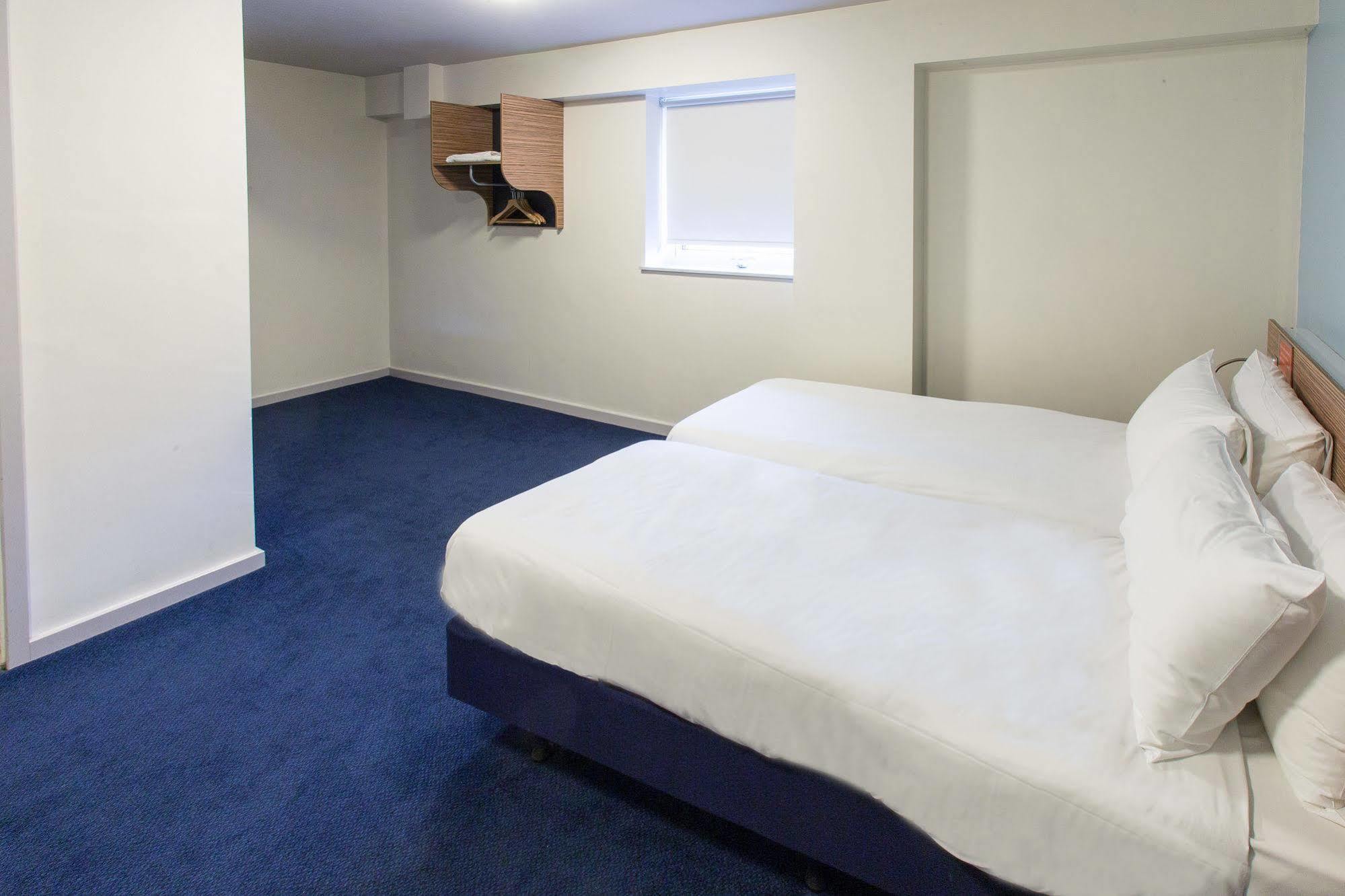 Redwings Lodge Wolverhampton Central Eksteriør bilde